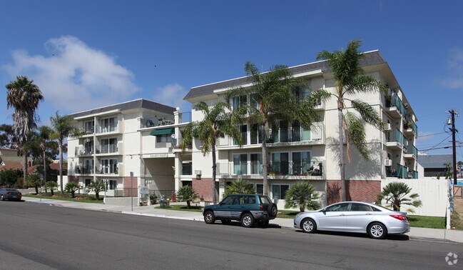 Hillcrest Regency 55+ Community Apartments For Rent in San