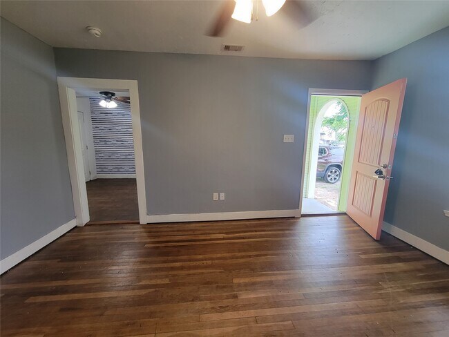 Photo - 5319 Avenue O