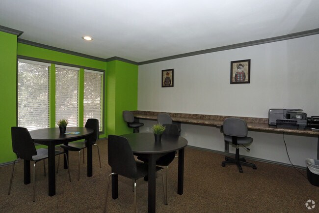 Business Center - Bridge at Terracina