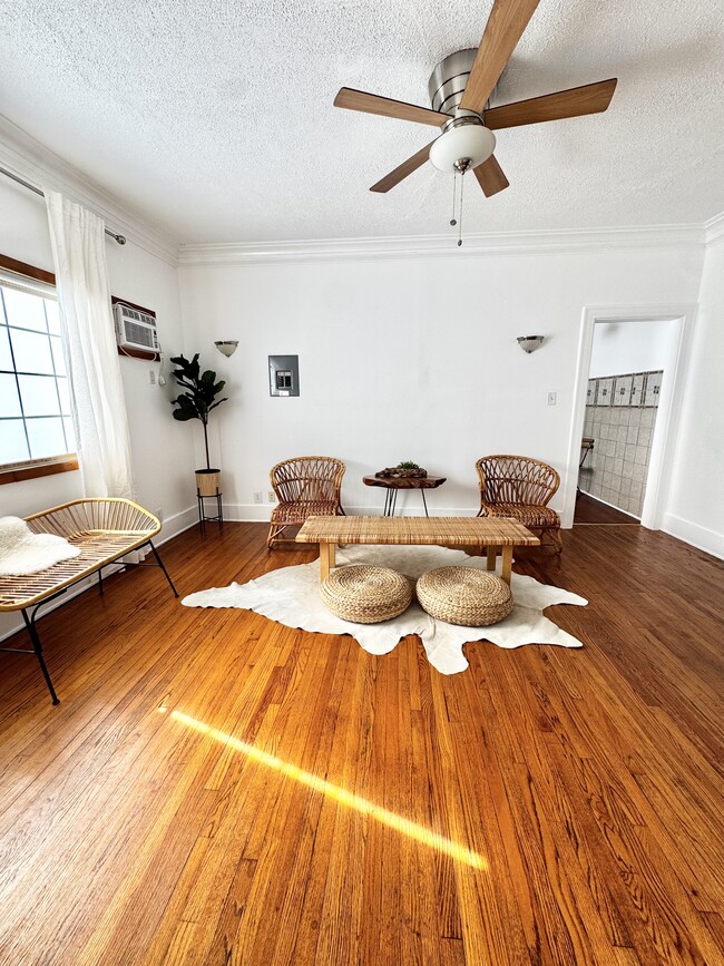 Photo - 1758 Winona Blvd Unit 3