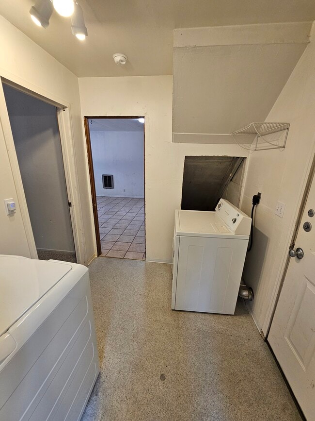 Photo - 1170 NE Harvey Rd