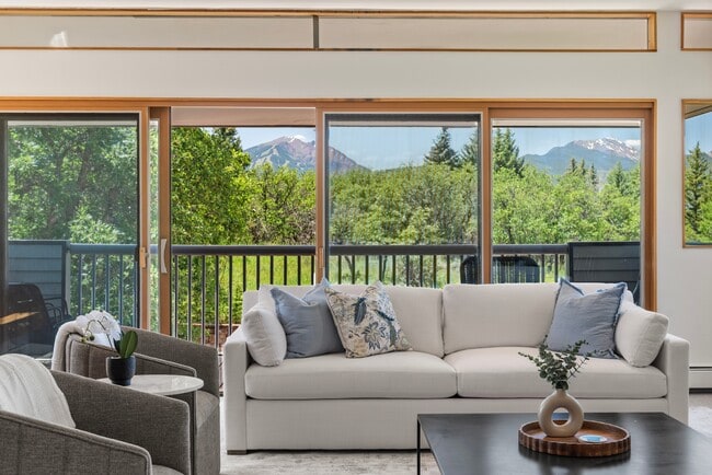 Photo - 623 Johnson Dr