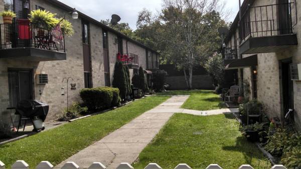 Court yard - 265 Ellis Ave Apartments Unit 2nd floor