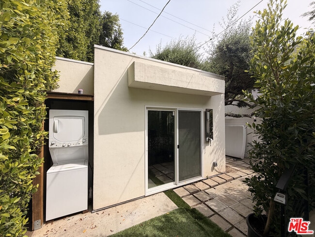 Photo - 1162 N Poinsettia Pl