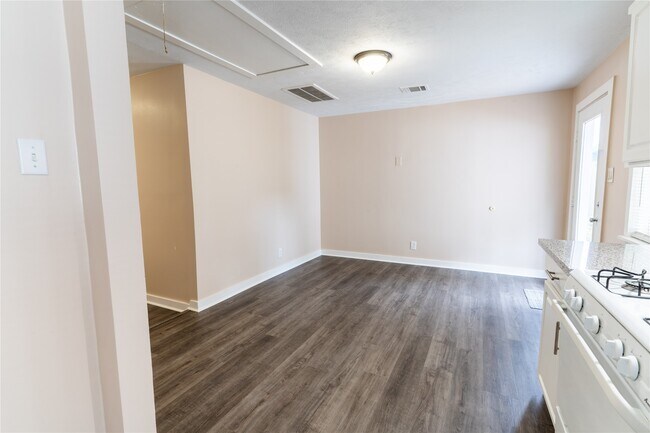 Photo - 307 N Live Oak St Unit 2