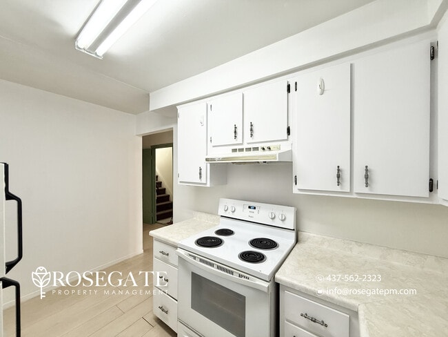 Pet-Friendly 2-Bedroom Apartment with Parking, Ensuite Laundry & Deck in East York