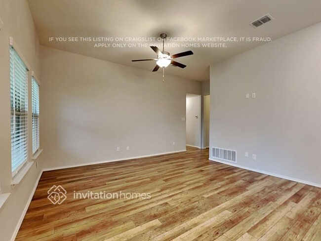 Photo - 1790 Alamandine Ave