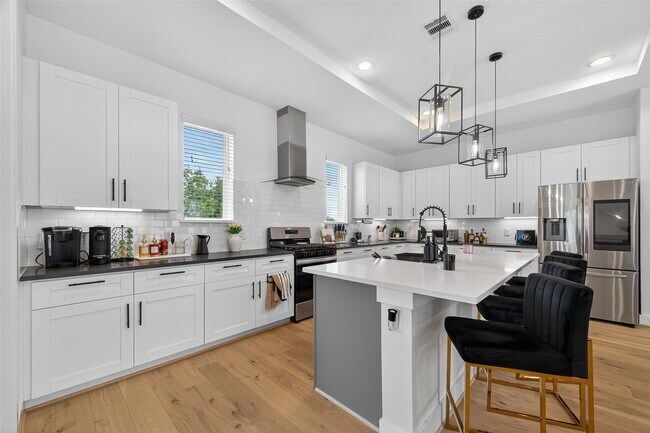 Photo - 4806 Gano St