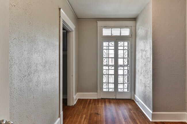 Photo - 5956 McPherson Ave Unidad 2nd Floor