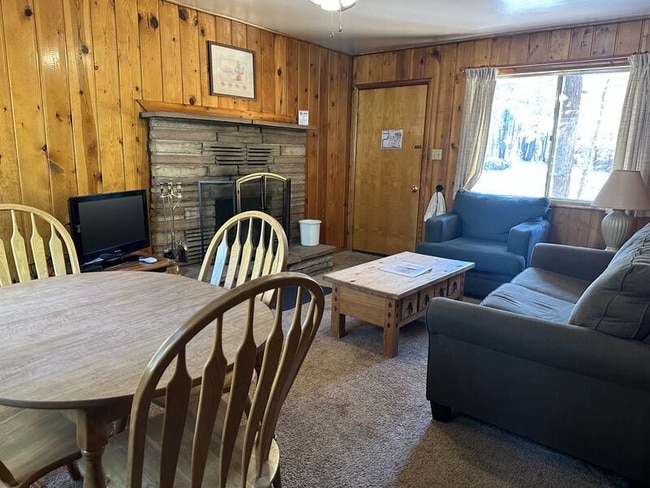 Photo - 237 E White Mountain Blvd