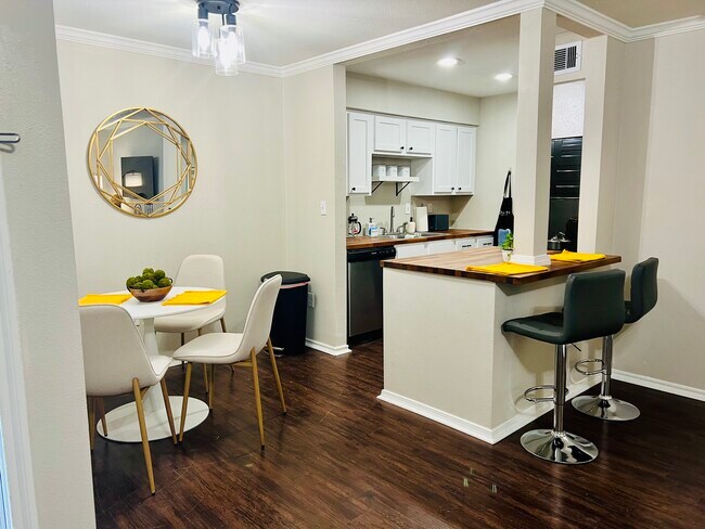 Pearl at Oyster Creek Apartments