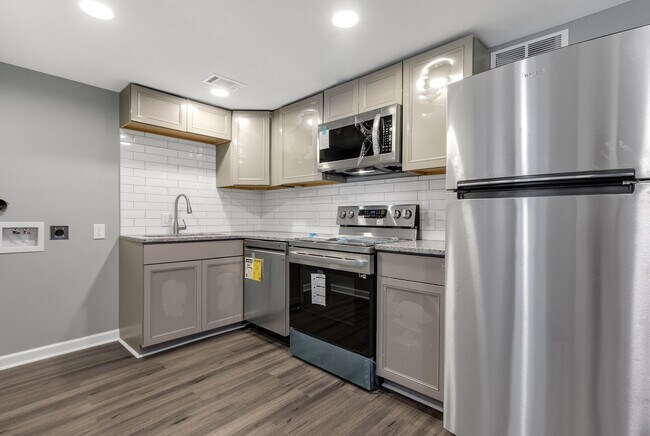 Photo - 2058 Nettie Ct Unit B