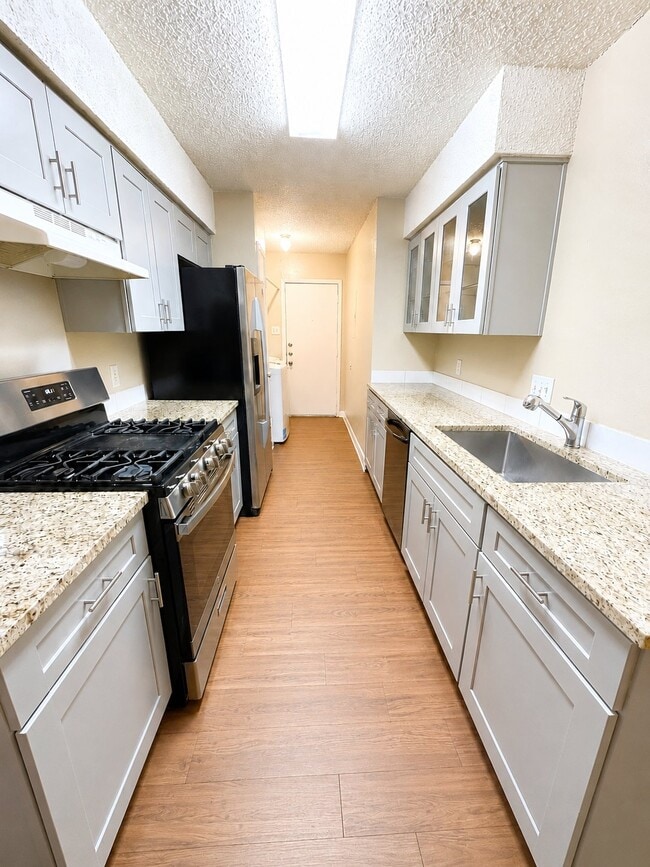 Building Photo - 12803 Chromite St Unit B