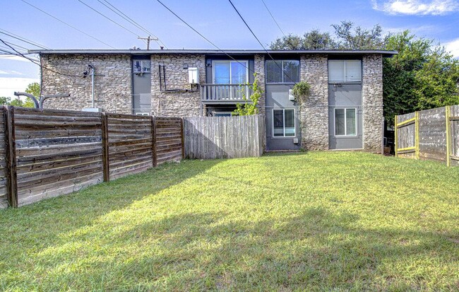 Photo - 2506 Manor Cir