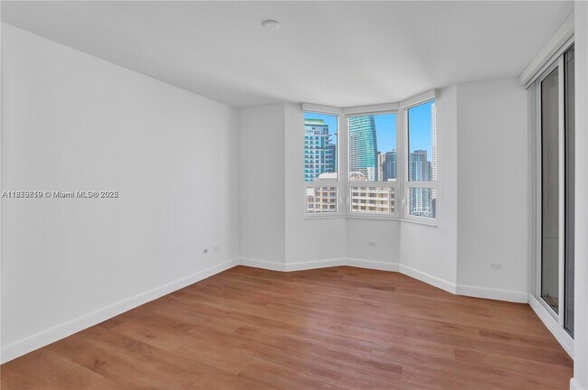Photo - 808 Brickell Key Dr Unit 3105