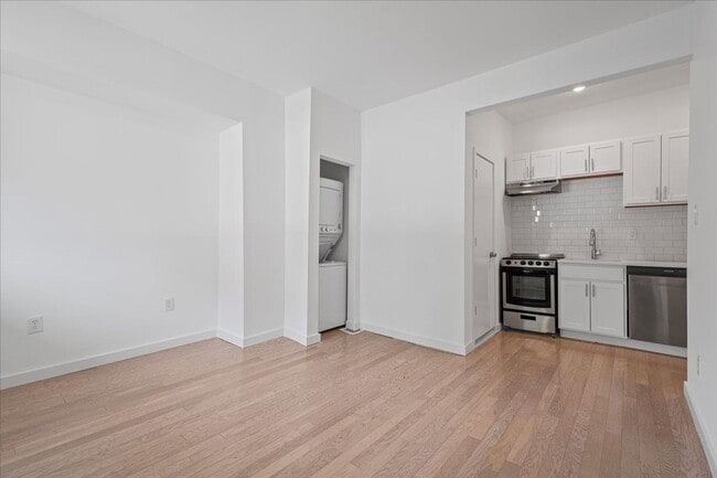 Photo - 640 Collins St Unit 1