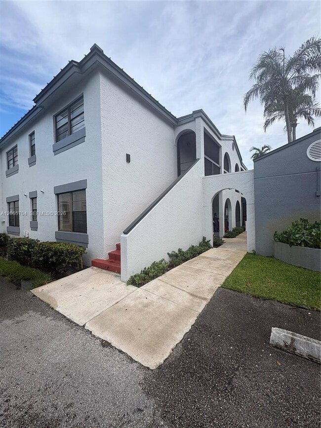 Building Photo - 18236 Mediterranean Blvd Unit 3-12