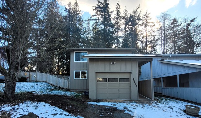 Updated 3 Bedroom with Cozy wood stove - F... - Updated 3 Bedroom with Cozy wood stove - F... House