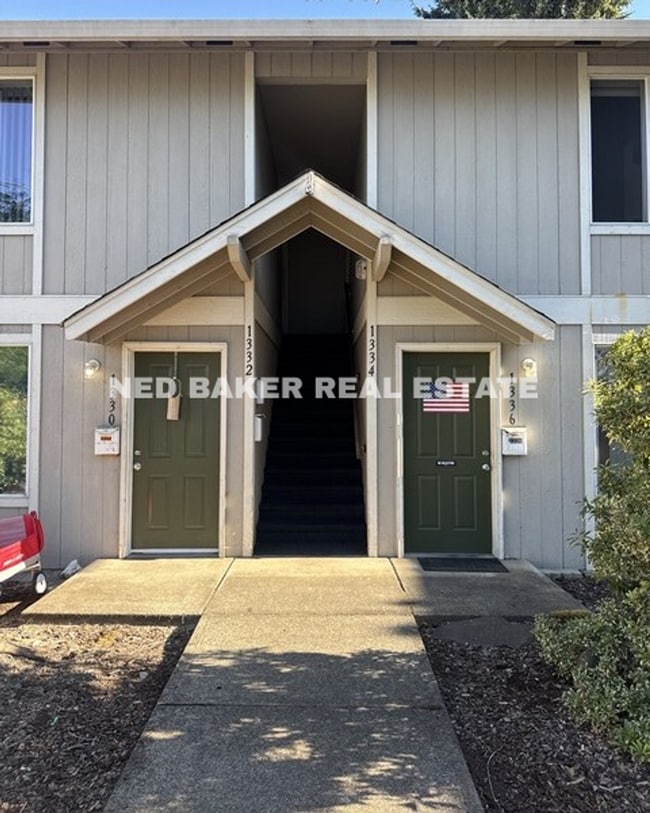 Building Photo - 1330-1336 W Locust St Unit 1334
