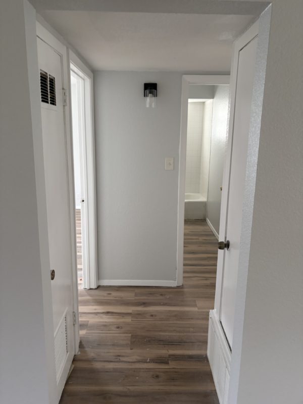 Photo - 604 W 4th St