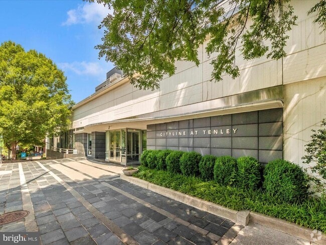 Building Photo - 4101 Albemarle St NW Unit 401 Rental