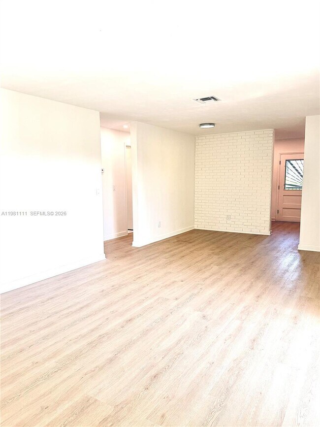 Photo - 6815 Edgewater Dr Unit 309