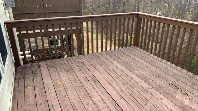 Room in Townhome on Macedonia Lake Dr