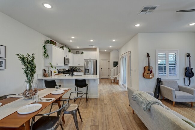 1213 Rojo St
