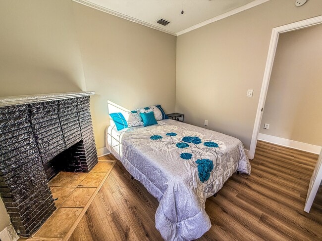 Photo - 207 W 21st St