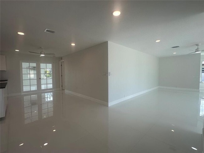 Photo - 230 Annapolis Ln