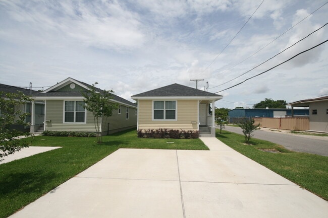 Building Photo - 1700 Huey P Long Ave Rental