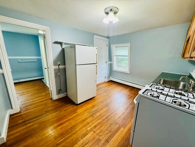 Building Photo - 38 Ivy St Unit 3