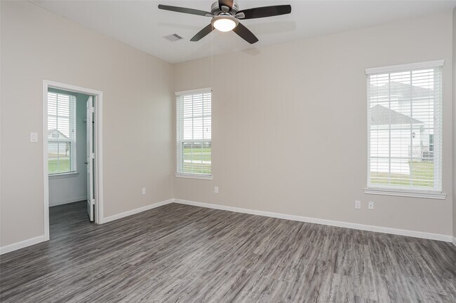 Photo - 1538 Lakeland Cir
