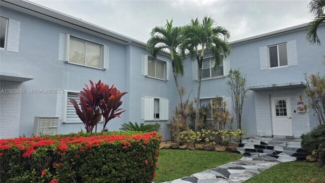 Photo - 530 SW 10th St Unit 1B