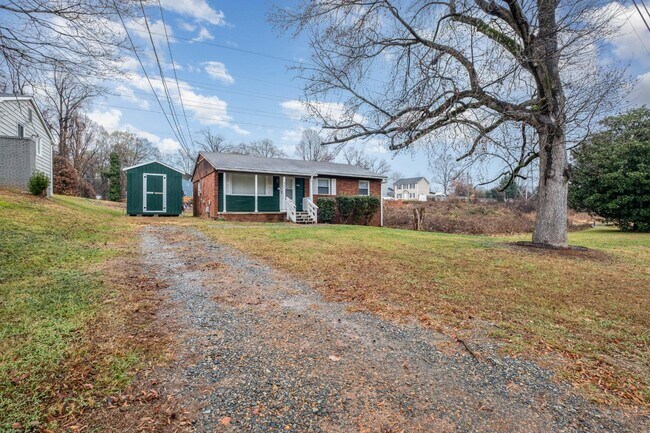 Photo - 825 Norwood Dr