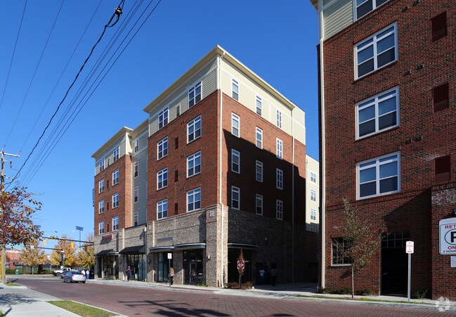 Building - University Edge Akron