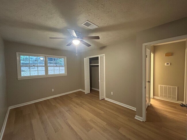 Photo - Oak 100-102 Unit 102