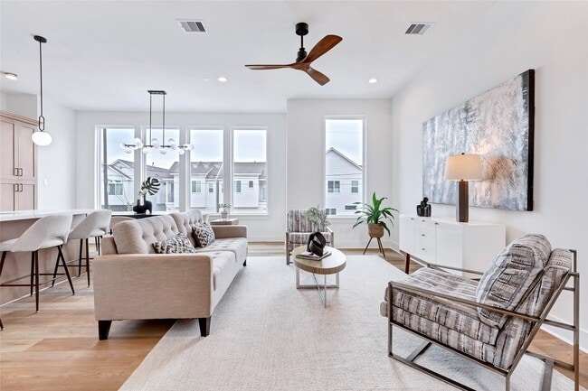 Photo - 4703 Oats St