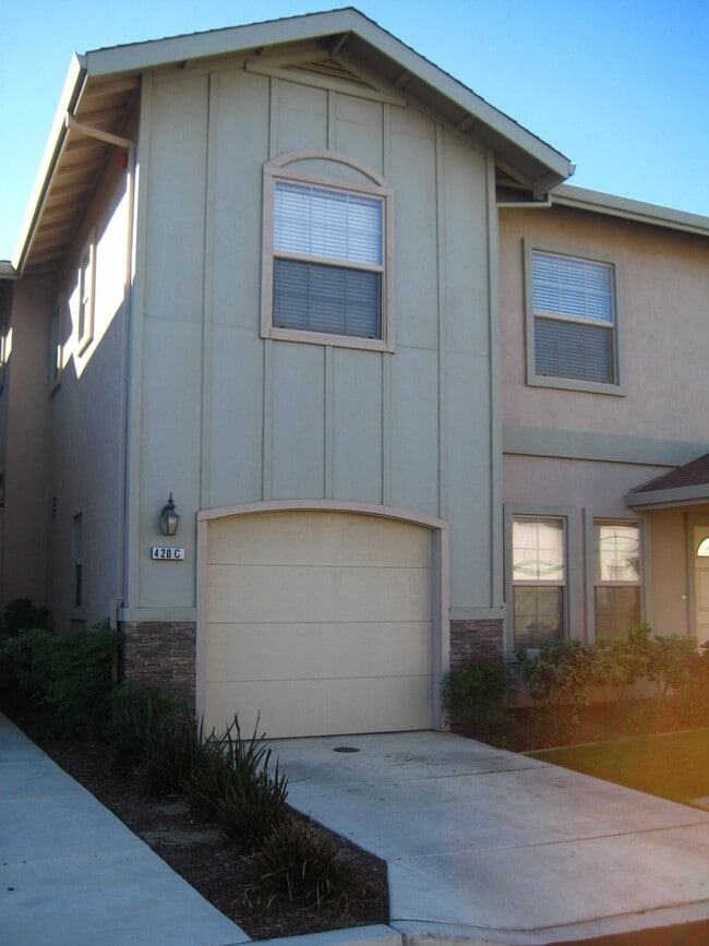 Photo - Luxury Townhome for Rent in Greenfield Unit 424A