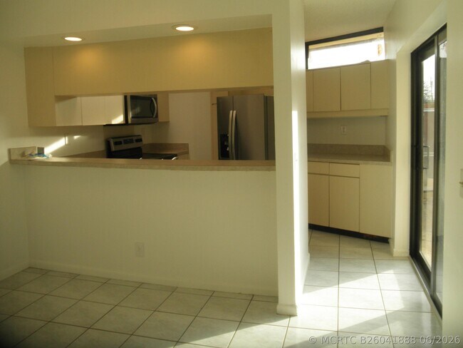 3896 Victoria Dr