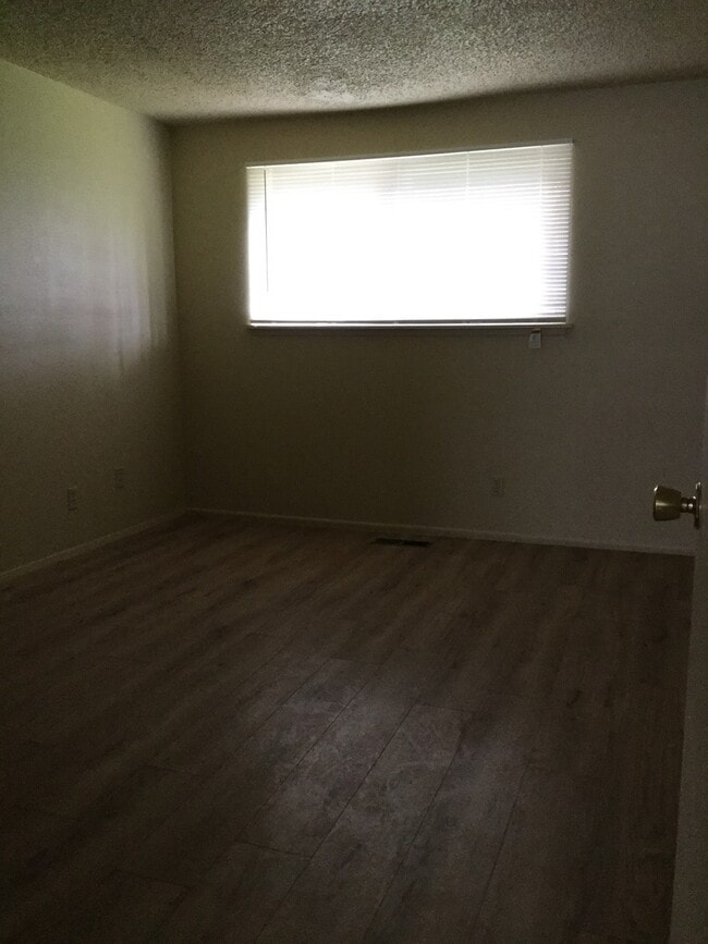 4813 Memorie Ln