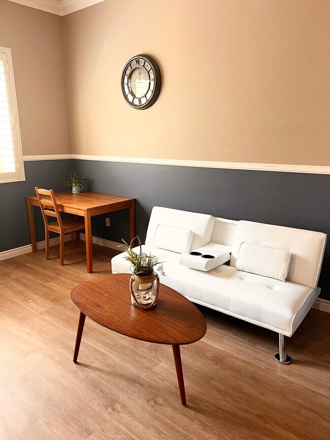 Photo - 1685 Rose Ave