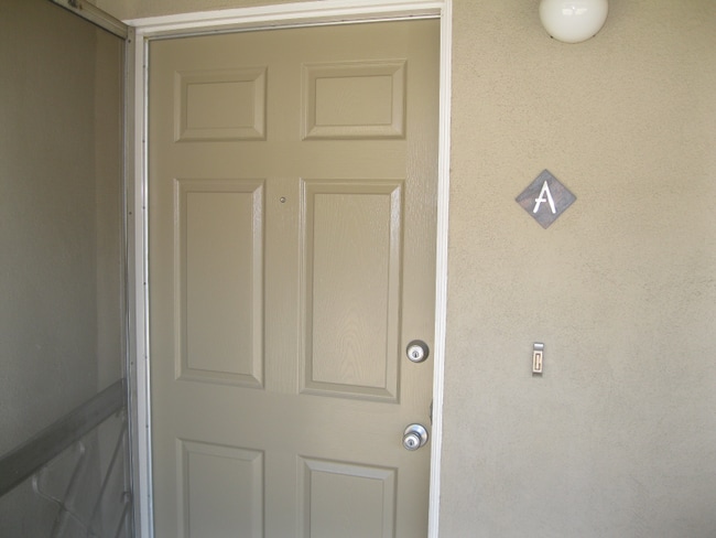 Photo - 633 N Fig St Unidad M