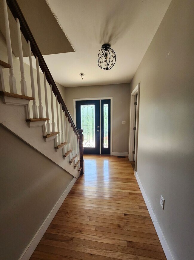 Photo - Oversized 3-Bedroom Duplex for Rent – $3,000/Month Unidad 86 Gilboa
