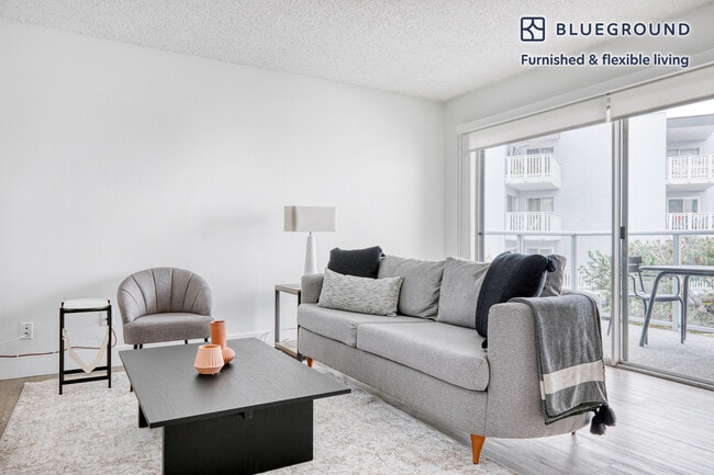 Building Photo - 360 The Village Rental