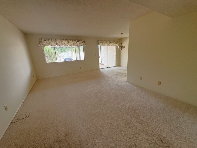 Photo - Spacious Eastside townhome with Community Pool