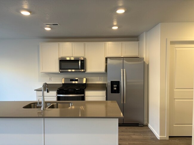 Photo - DR. HORTON Townhome in Long Valley!!