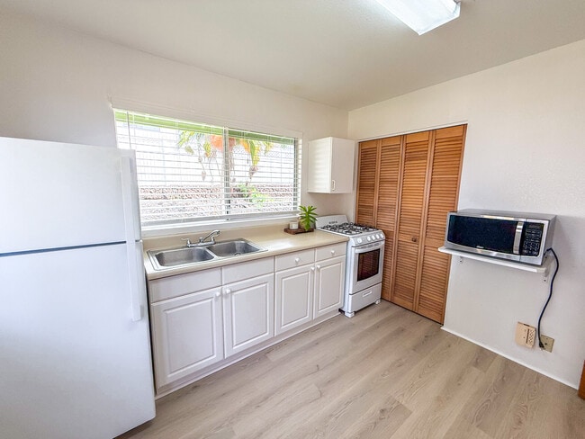 73-1087 Makamaka St Unit One Bedroom  Apartment