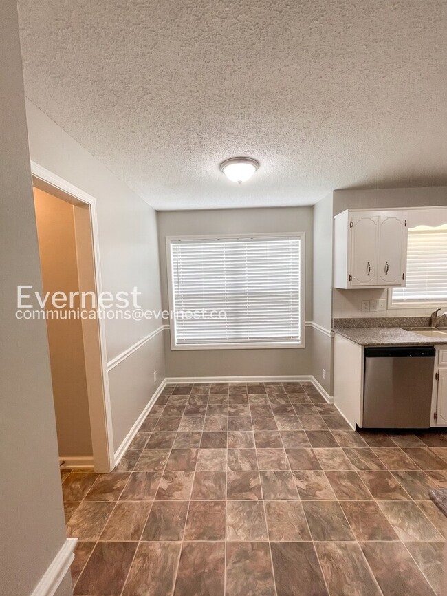 Photo - 1035 Summerhaven Rd