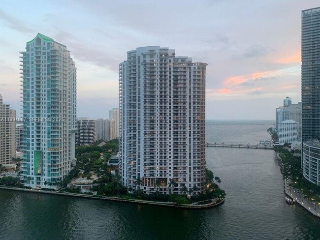 Building Photo - 300 S Biscayne Blvd Unit T-1908